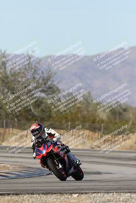 media/Dec-01-2025-Moto Forza (Mon) [[2daa91e15f]]/3-Beginner Group/Session 3 (Turn 3)/